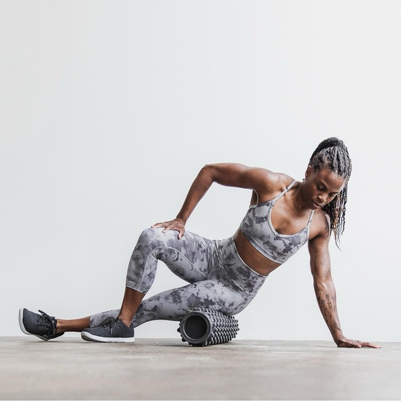 NOBULL • High Rise Black Cloud Tie Dye Crop Leggings - Picture 2 of 9